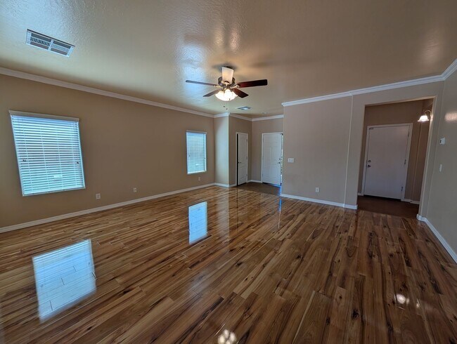Building Photo - 4 Bedroom 3 Bathroom Circle Cross Ranch Home