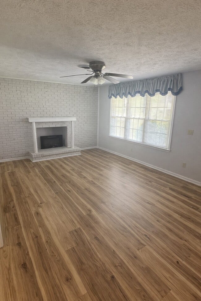 Building Photo - 730 Bradley Dr