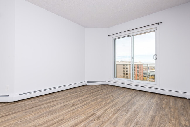 Building Photo - Grand Central Manor