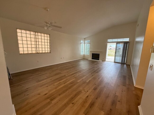 Foto del edificio - Wyndham Rose in AV, 2 Bedrooms,2 Bathrooms + Den, Gated Community,