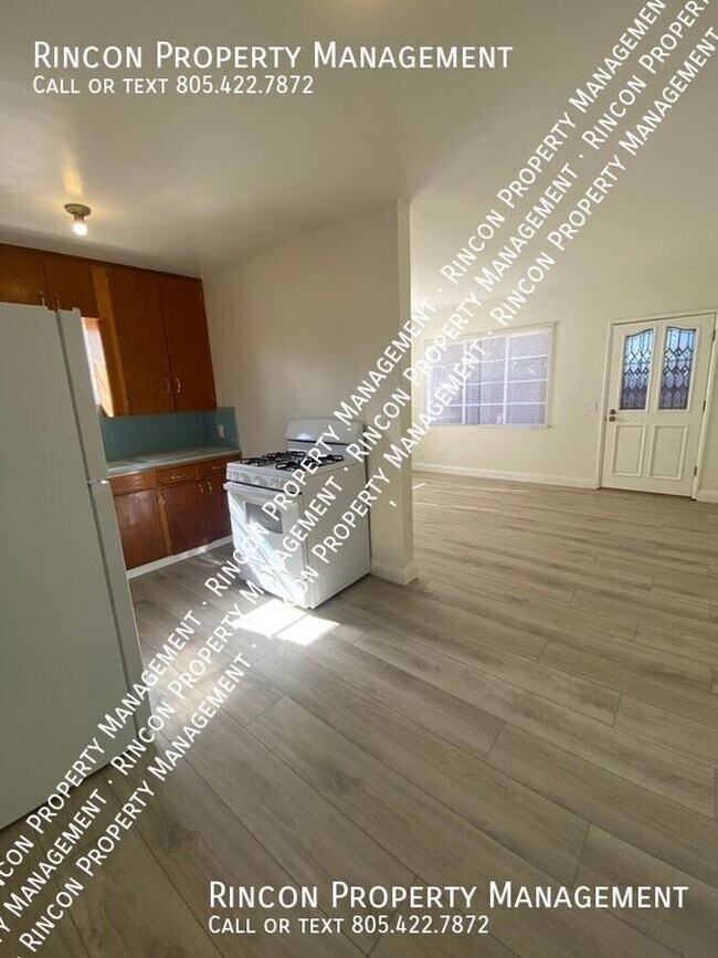 Foto del edificio - *Newly Updated 2 Bedroom Duplex unit in Sa...