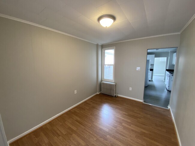 Building Photo - 625 Vander Ave