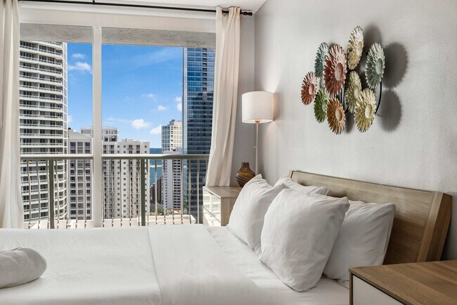 Foto del edificio - 1 SE 12th St