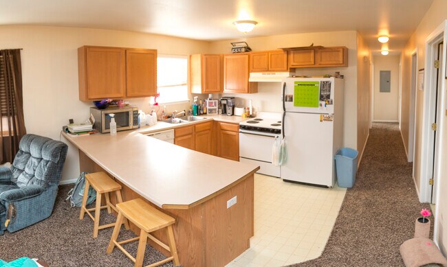 Building Photo - 925 Arnold St