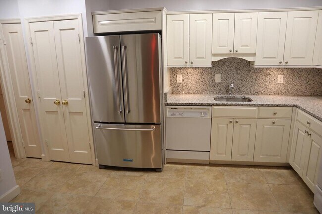 Foto del edificio - 4940 Sentinel Dr