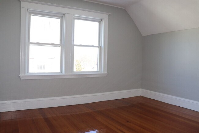 Building Photo - 84 Brooks St