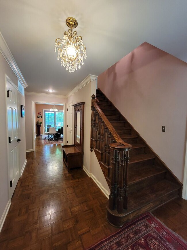 Building Photo - Gorgeous 3 bed 2.5 bath home in the Blue R...