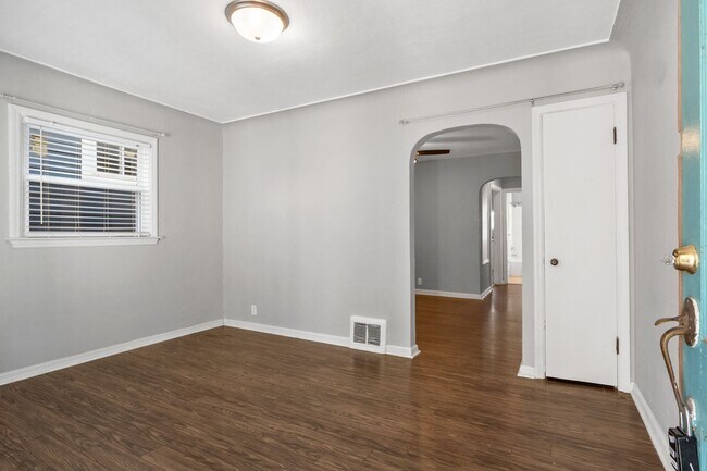 Foto del edificio - Chic French-ish Town-Cottage