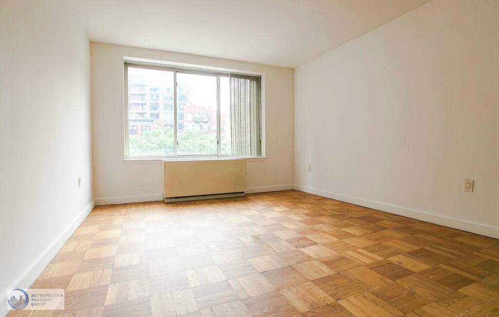Primary Photo - 203 E 24th St