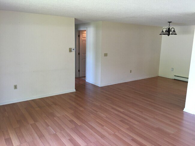 Building Photo - 13 Academy Pl