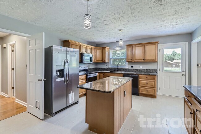 Building Photo - 130 Southwood Ct