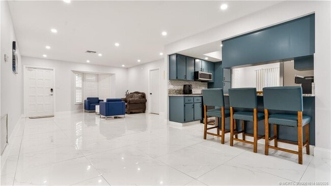 Foto del edificio - 2599 SE Westmoreland Blvd