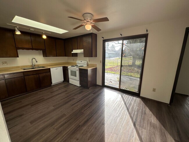 Foto del edificio - 2 Bedroom, 1 Bathroom Duplex in Blaine
