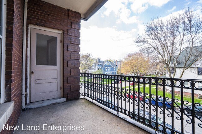 Building Photo - 2505 E Park Pl