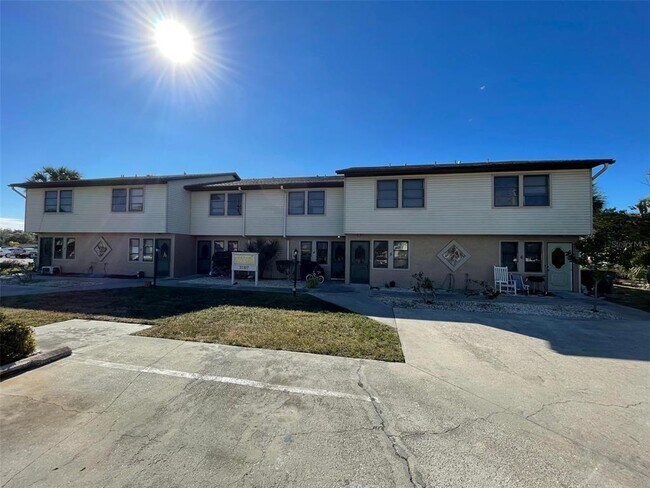 Foto del edificio - 21307 Gertrude Ave
