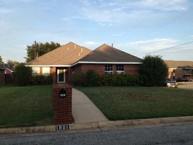 Building Photo - 1901 Monte Cristo Way