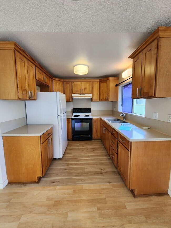 Building Photo - 2305