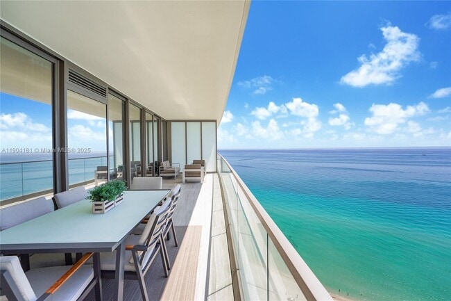 Building Photo - 18975 Collins Ave