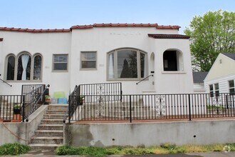 Building Photo - 2915 SE Alder St