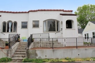 Building Photo - 2915 SE Alder St