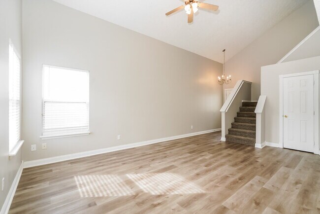 Building Photo - 4487 Connaught Dr E