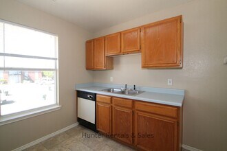 Building Photo - 1510 Benttree Dr