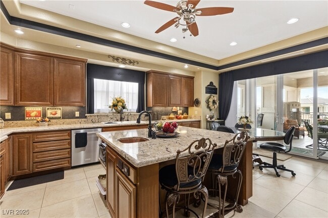 Building Photo - 9145 Tesoras Dr