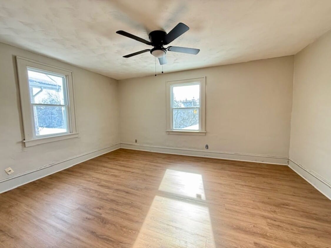 Foto del edificio - ASHLAND - Spacious 3 Bedroom Available!