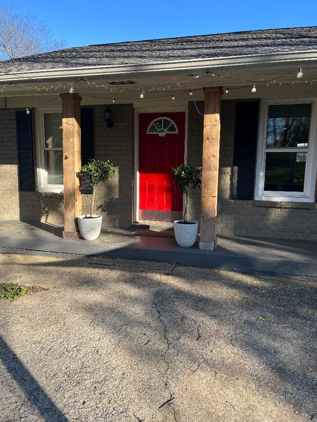 Building Photo - 200 Rosehill Dr