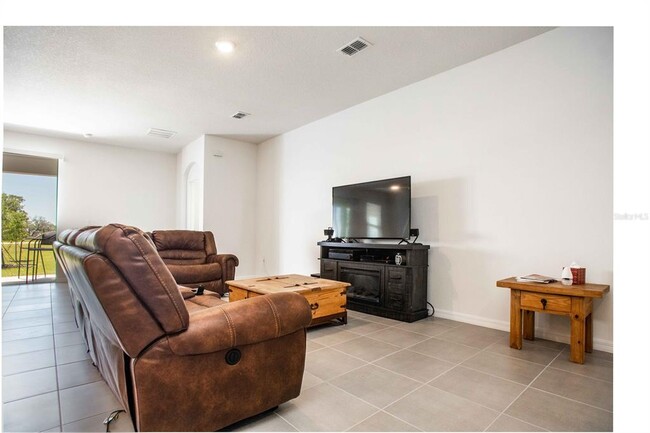 Building Photo - 5225 Sunshine Dr