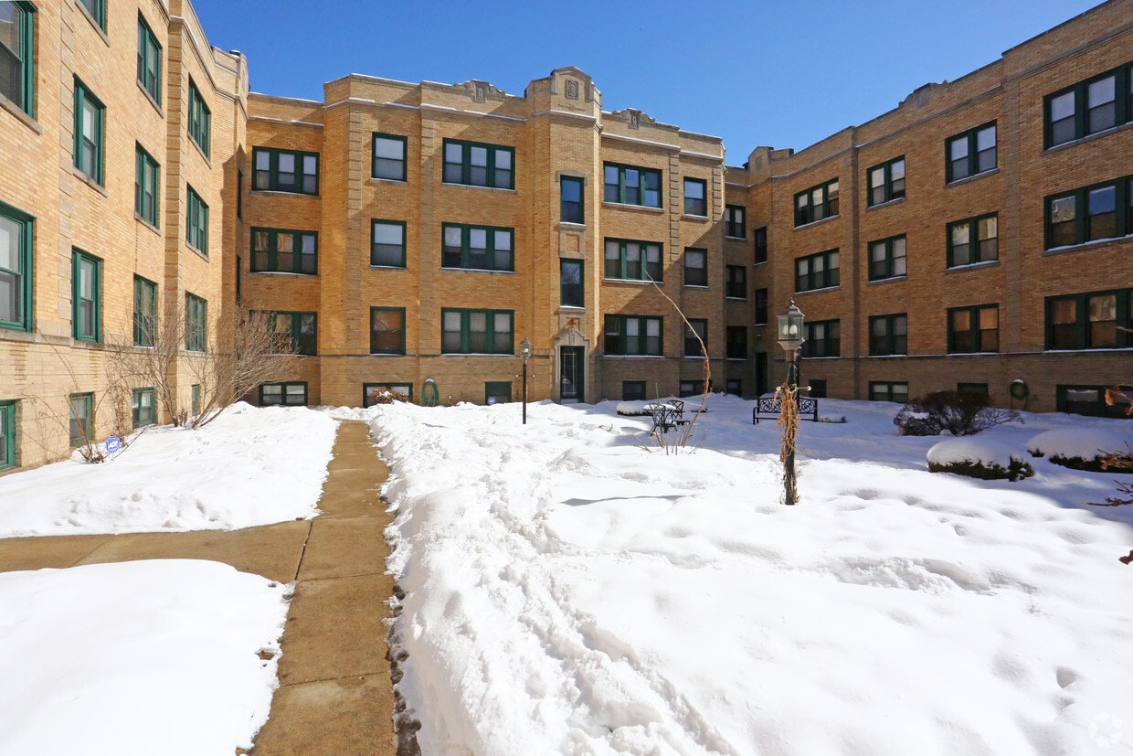 Building Photo - Mozart Court