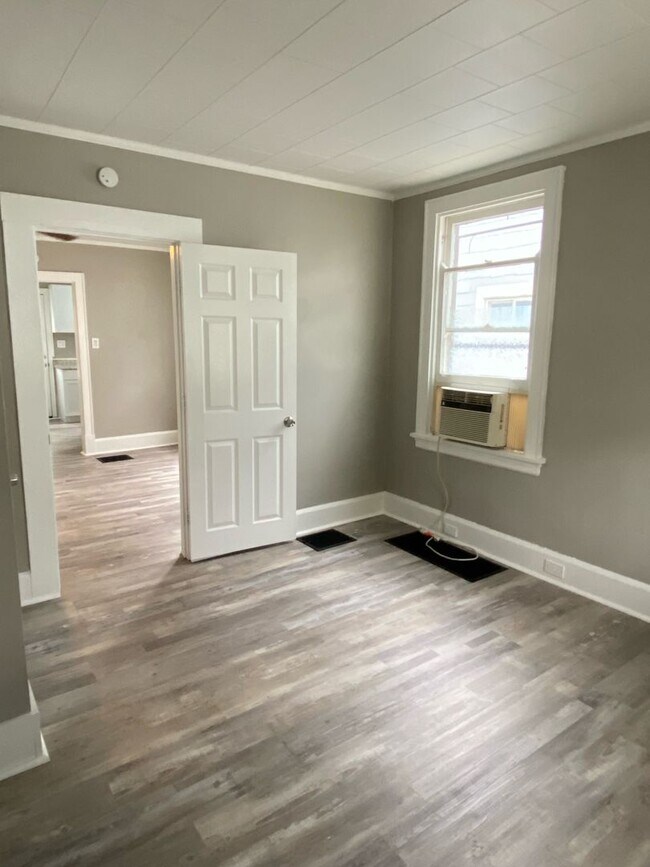 5563 Bosworth Pl Unit 1, Cincinnati, OH 45212 Room for Rent in