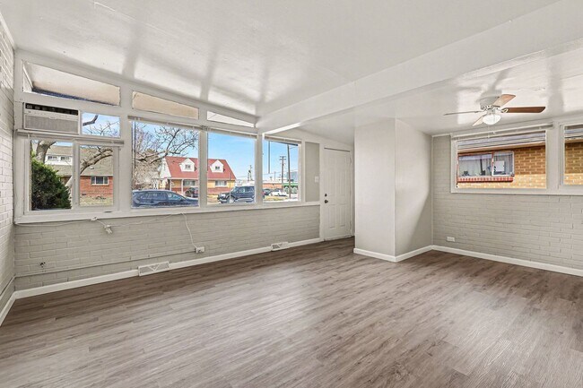 Foto del edificio - Newly Renovated 2Bed/1Bath Duplex in Park Hill