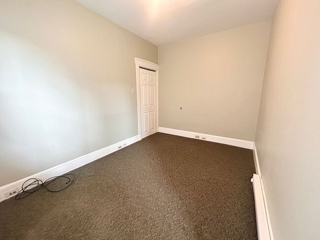 Building Photo - 32 E Walnut St