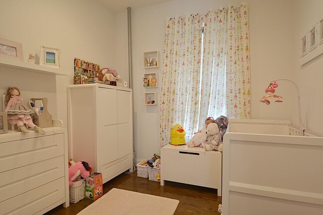 Building Photo - 321 W 94th St