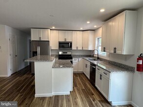 Building Photo - 14 Cardinal Dr