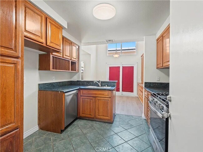 Foto del edificio - Luxurious 2-Bedroom Townhome with Loft in ...