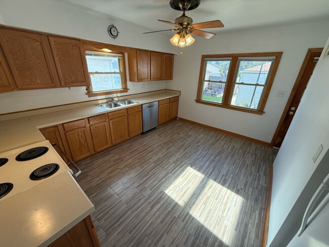 Foto del edificio - Caleb Hyatt - Tenant Placement