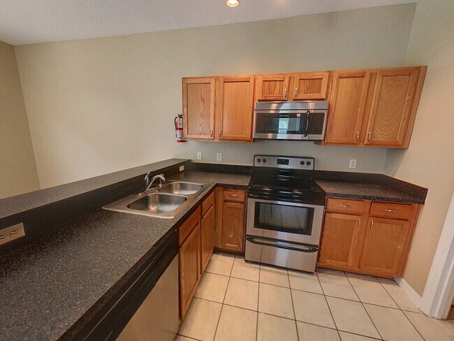 Building Photo - 124 Hammock Ct