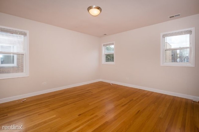 Building Photo - 6433 N Damen Ave