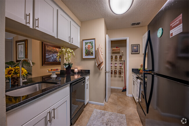 1BR, 1BA w/Den - 915SF - A3 Cedar - Kitchen - The Park at Orvieto