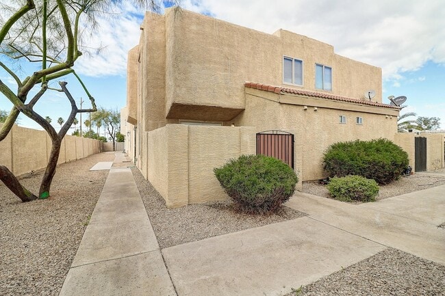 Building Photo - 17032 N 16th Dr