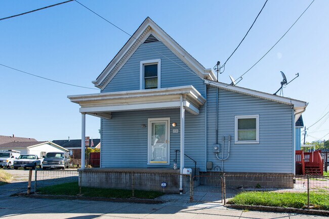 Building Photo - 718 Wachendorf St