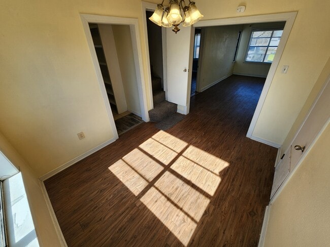 Building Photo - 1121 E Beverly St