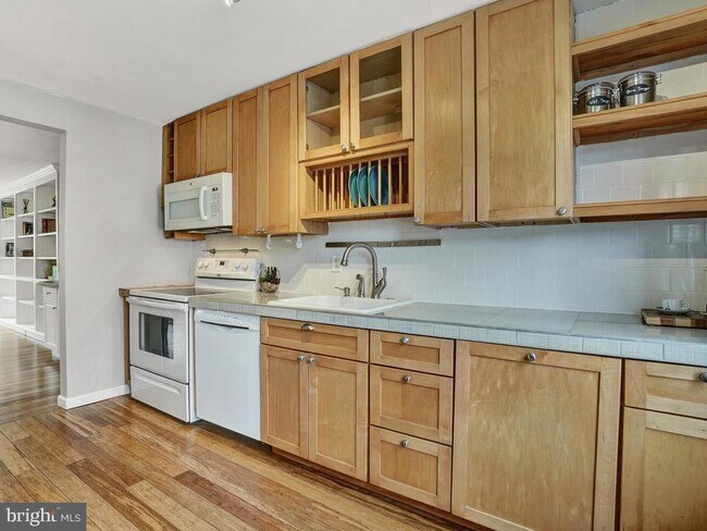 Foto del edificio - 94 Blueridge Ct