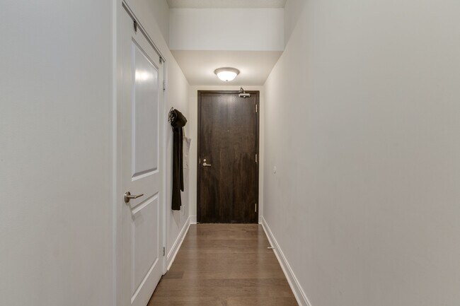 Building Photo - 18 Yorkville Ave