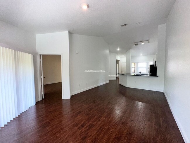 Building Photo - 7767 Sugar Bend Dr