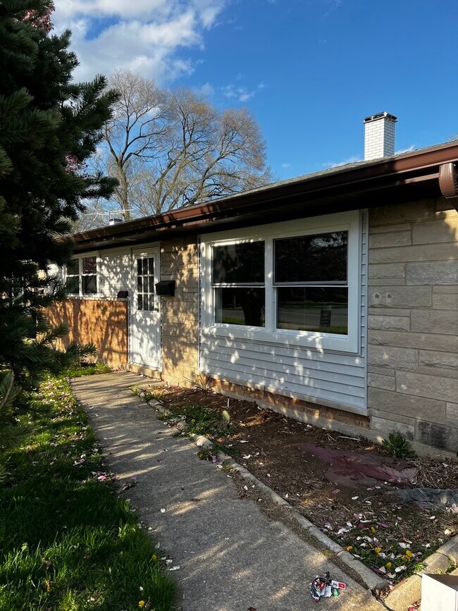 Foto del edificio - 17319 Chicago Ave