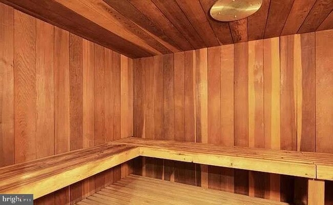 Building Photo - 700 7th St SW