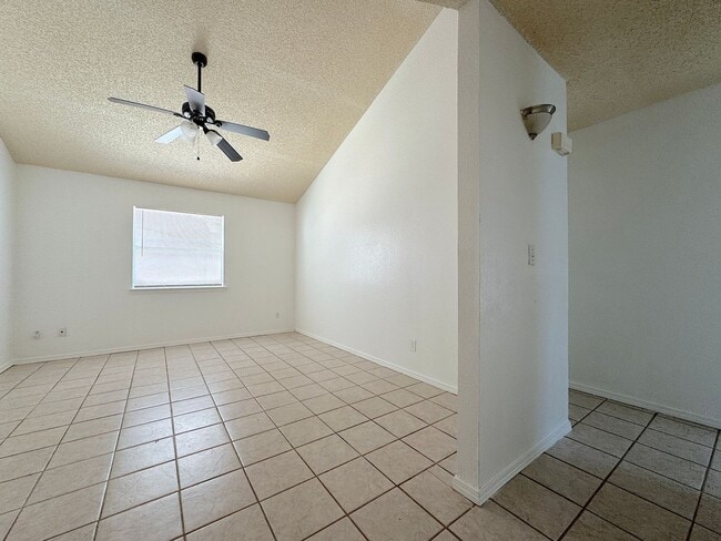 Building Photo - East El Paso 3 bed Refirg A/C
